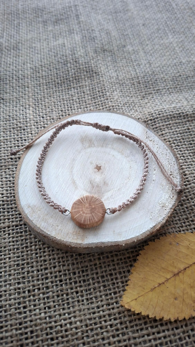 Mit Achtsamkeit gefertigtes Armband 