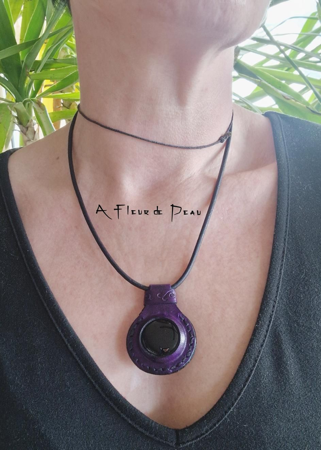 Collier en cuir et pierre Onyx