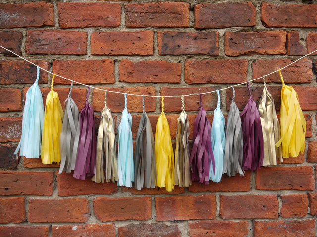 RAGNAR tassels garland