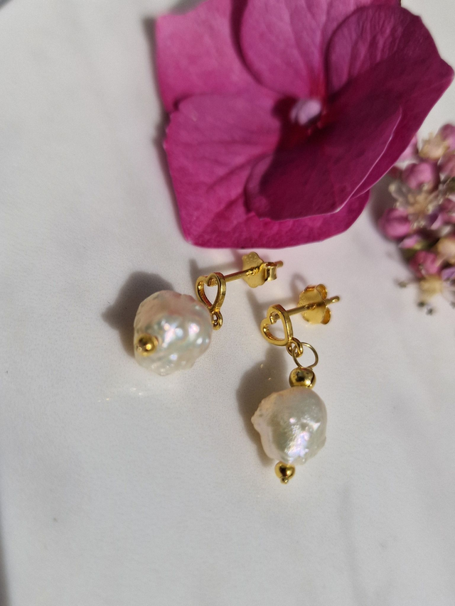 Hedgehog Spikey Natural freshwater pearl approx 9x8mm drop earrings with 925 silver &amp; Gold plated heart stud design &amp; butterfly backs. 1 Pr