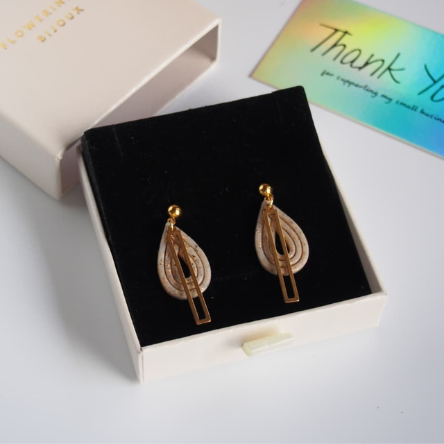 Boucles d&#039;oreilles galets dorés