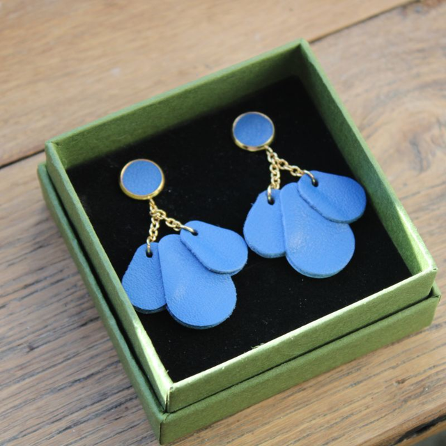 Boucles d’oreilles pétales cuir 