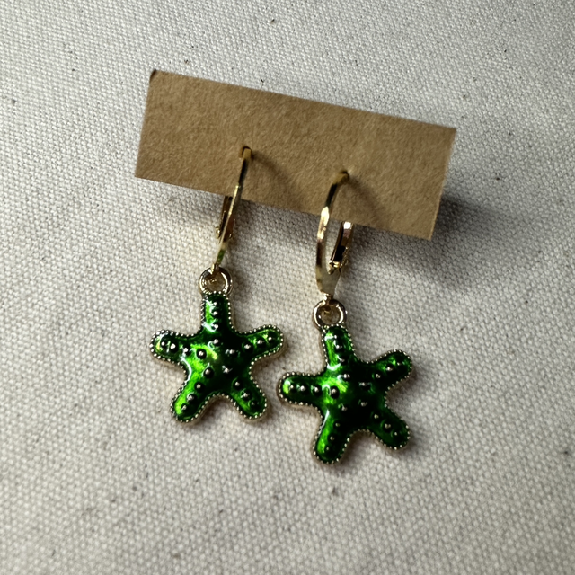 Green starfish Huggie hoop earring 