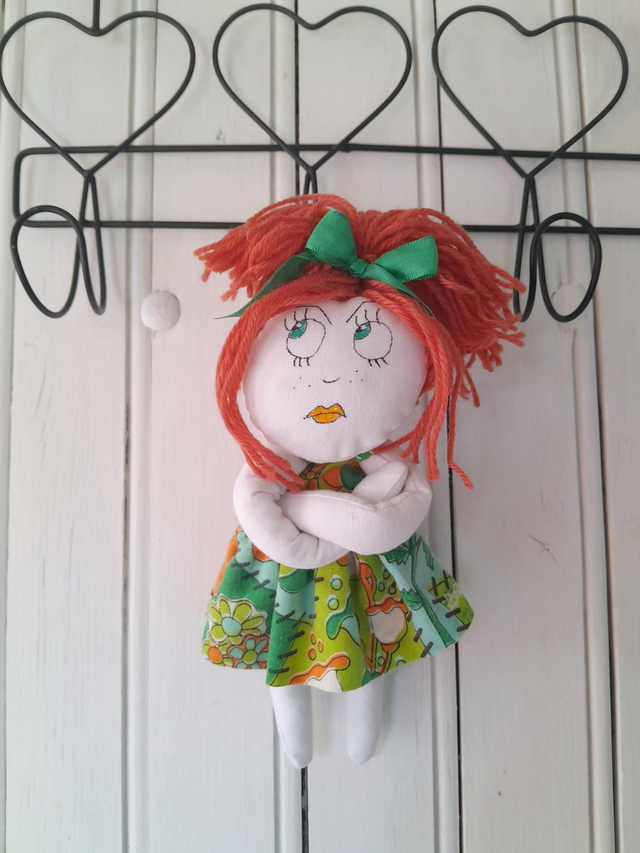 Rita, mini pin-upcyclée