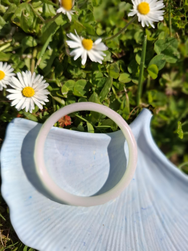 Bracelet en resine blanc irisé 