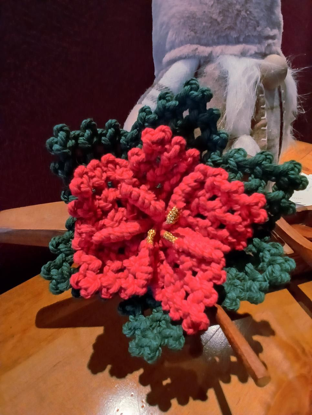 Rose de Noël en macramé (Poinsettia)