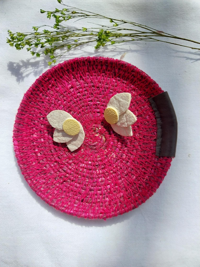 Boucles d'oreilles en matière végétale d'ananas 