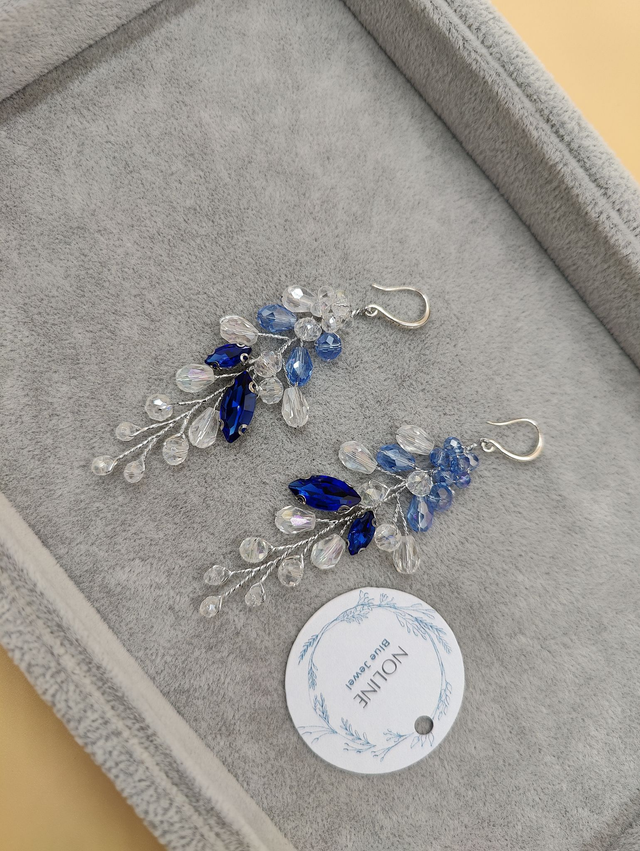 Boucles d'oreilles pendante strass bleu et perles de cristaux