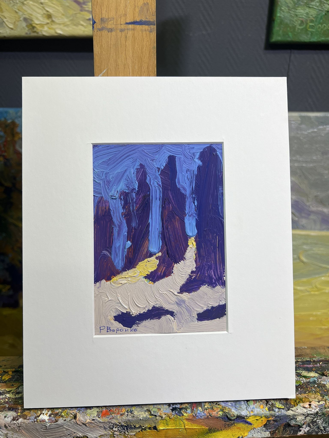 Fragment 57 „Weg ins Blau“ von Rostyslav Voronko, Öl auf Karton, 2024 – abstrakter Pfad in Blau- und Gelbtönen.