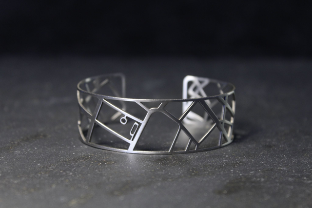 Paris  Marais  Musee Carnavalet | Manchette classique | Inox | Dedale