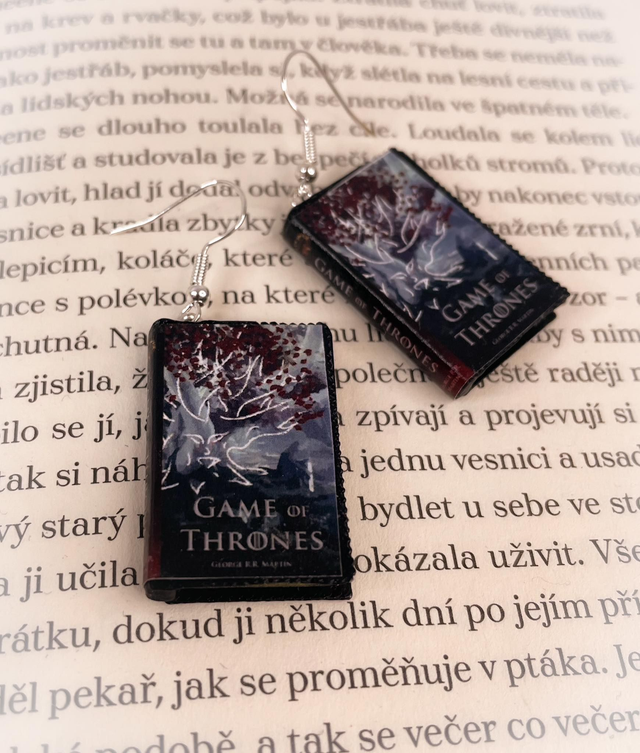 Náušnice mini knížky Hra o trůny