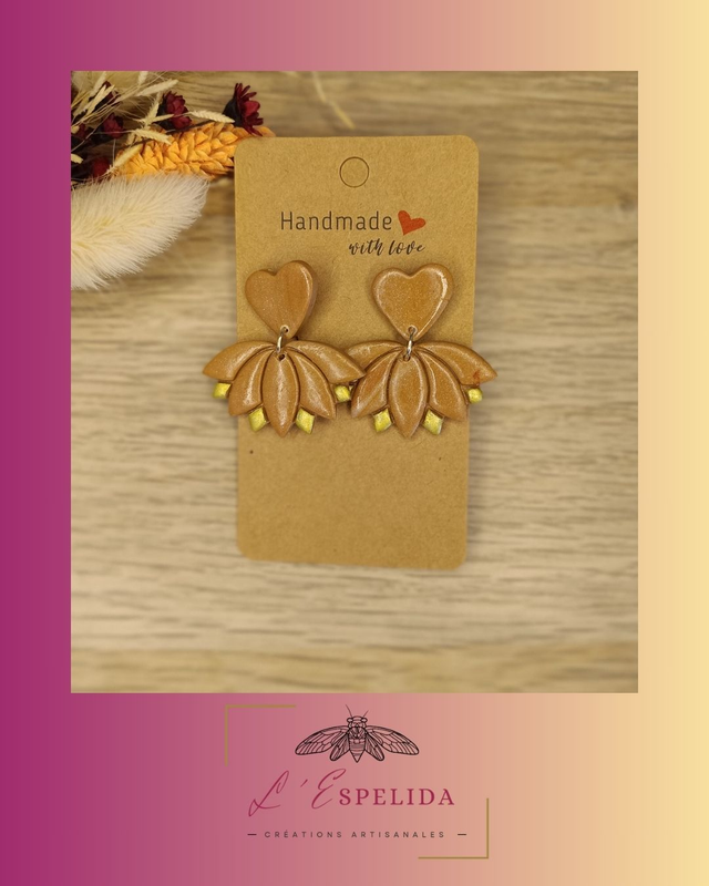 Lotus sables et dorés avec coeurs