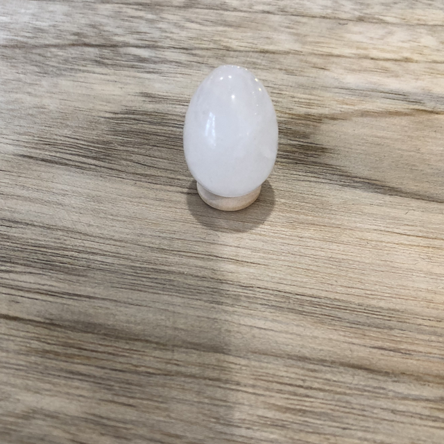 Petit œuf en cristal de roche