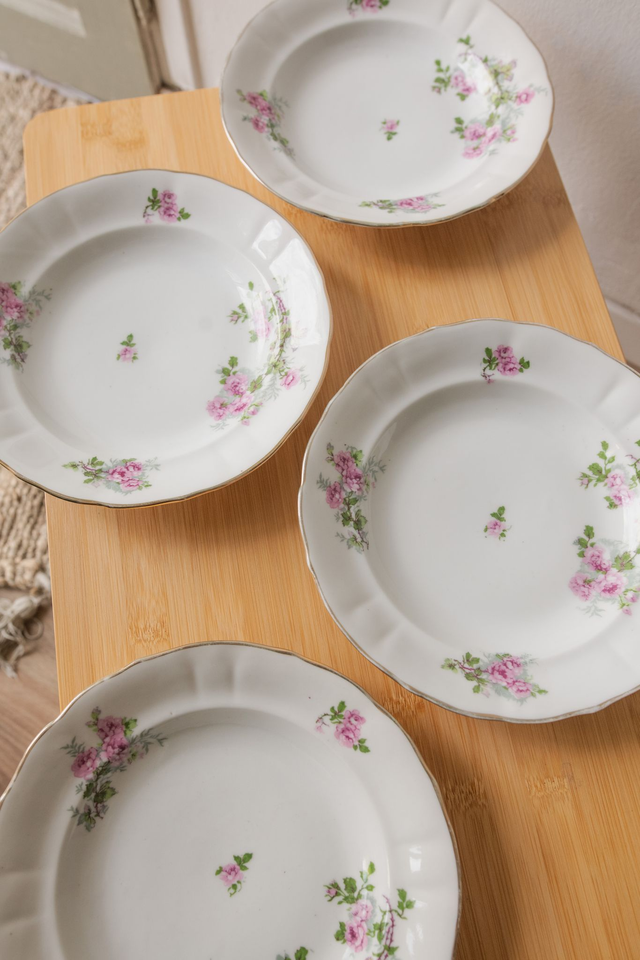 Lot de 4 assiettes creuses à motifs floraux roses 🩷