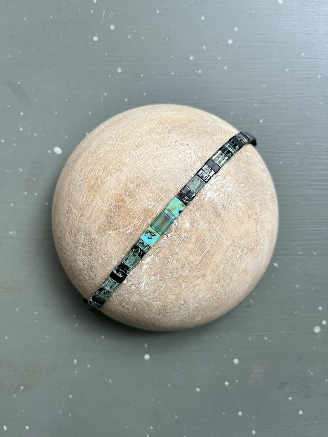 Bracelet en perles plates Tila vert et noir