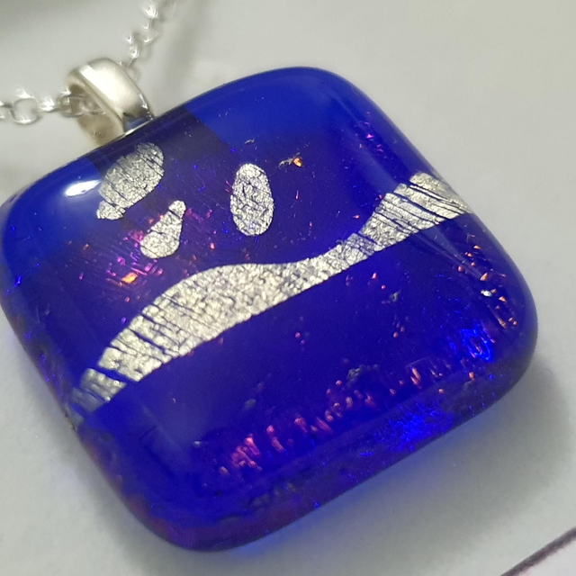 Aquarius 1 zodiac glass pendant &amp; chain p26a