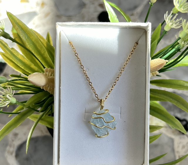 Acquamarina grezza , prov : Madagascar 🇲🇬, acciaio inox 