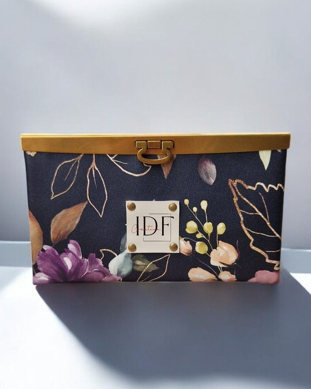 Maxi Rozy Black flower