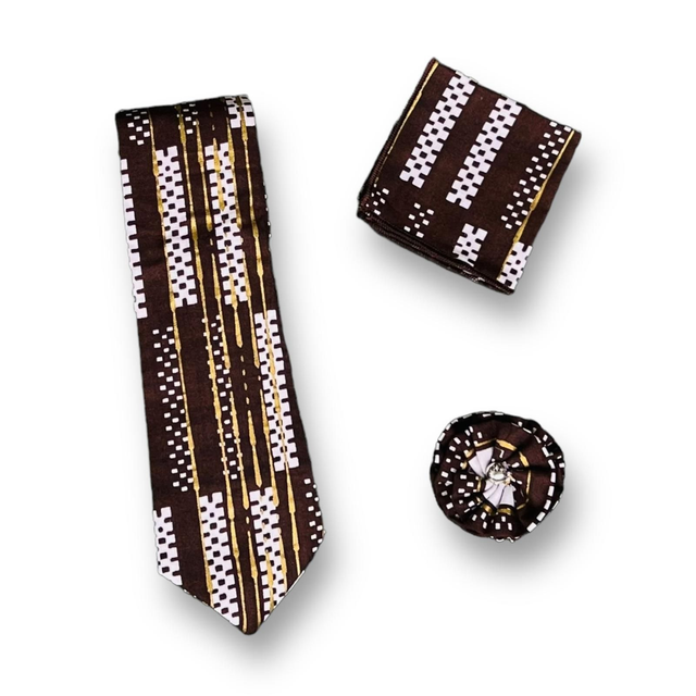 Cravate, mouchoir de poche et pins