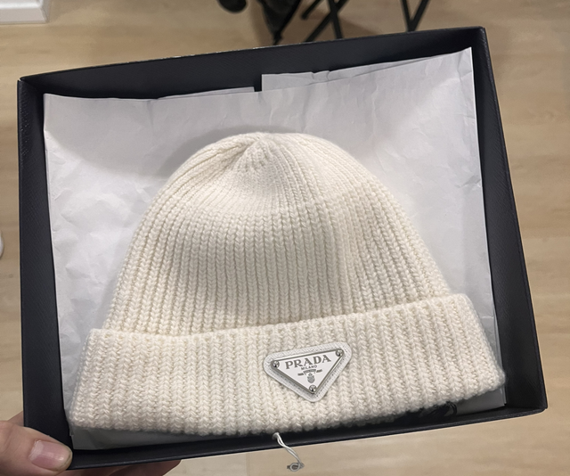Prada beanie size S NEW