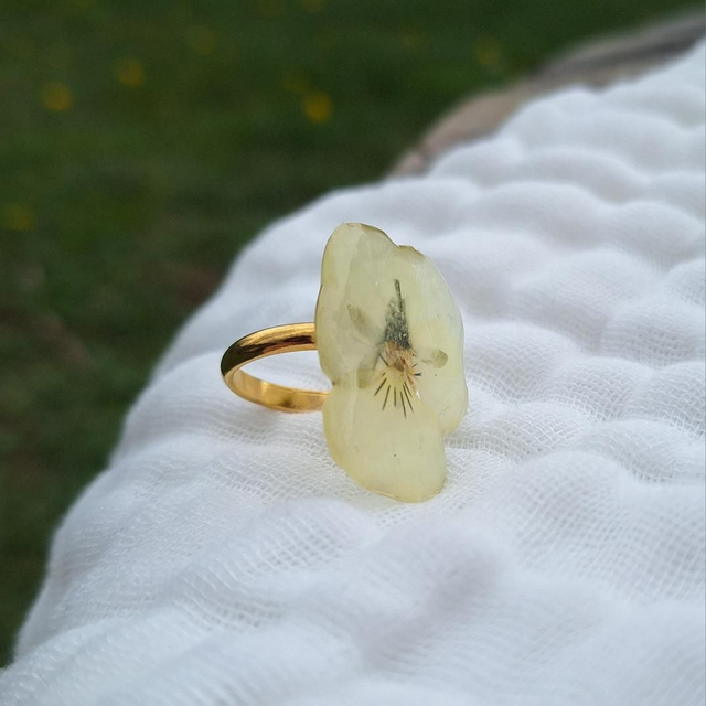 Bague petite Pensée • Viola cornuta • doré 