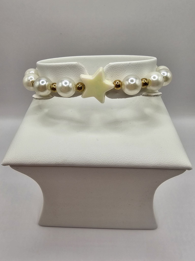Faux Pearl Star Bracelet.