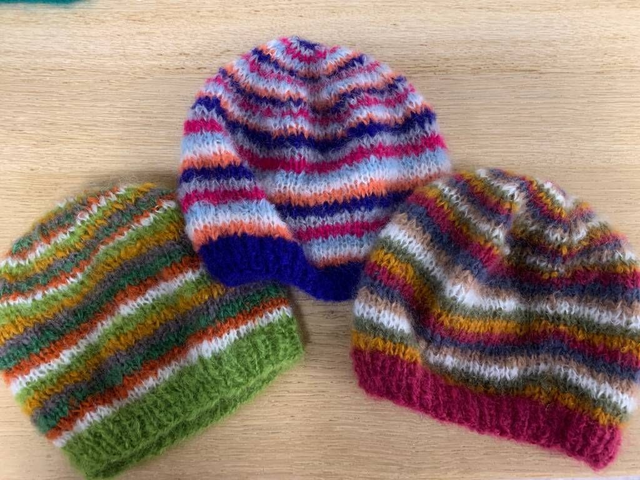 Bonnet rayé multicolore