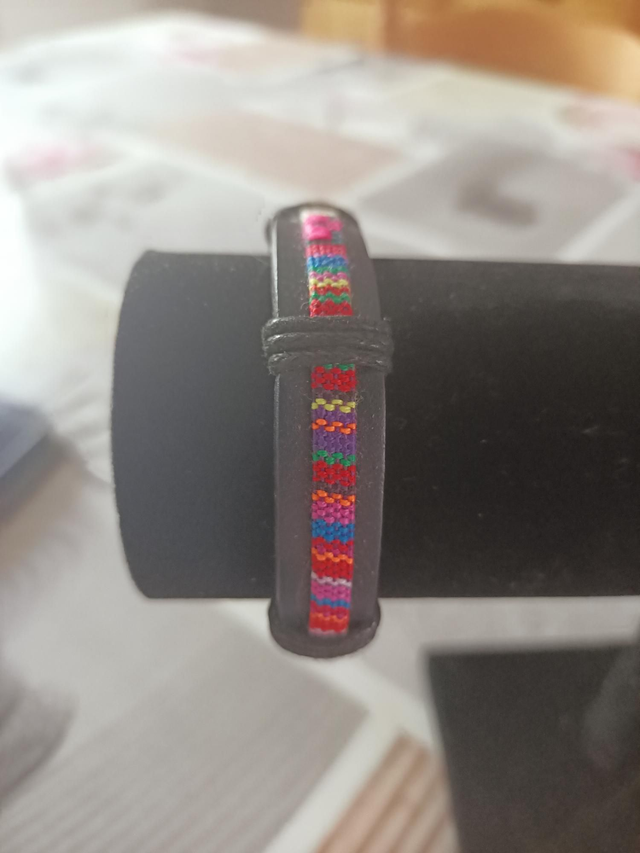 Bracelet en cuir noir et tissé 