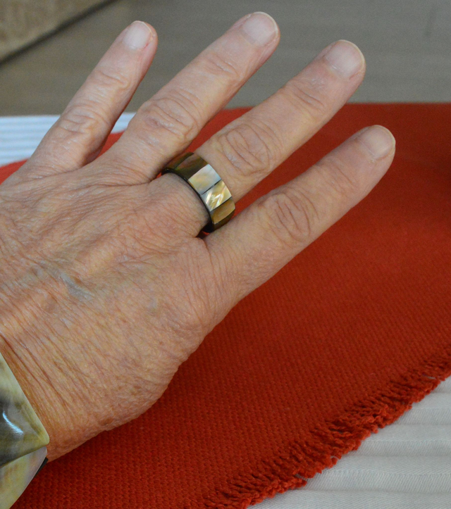 Bague anneau en nacre - taille 62/63.