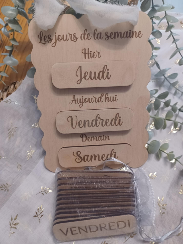 Tableau pédagogique en bois – Repérage temporel &amp; apprentissage des jours