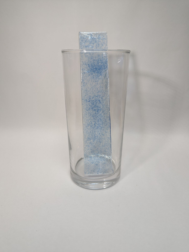 Touillette en poudre de verre bleu