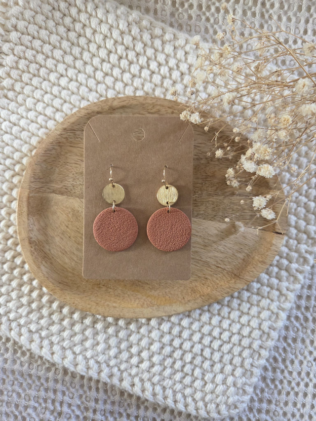 Boucles d'oreilles Salomé texturées coloris terracota