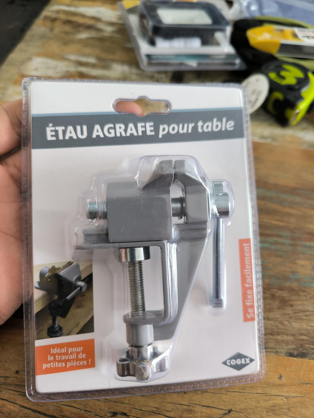 ETAU AGRAFE POUR TABLE