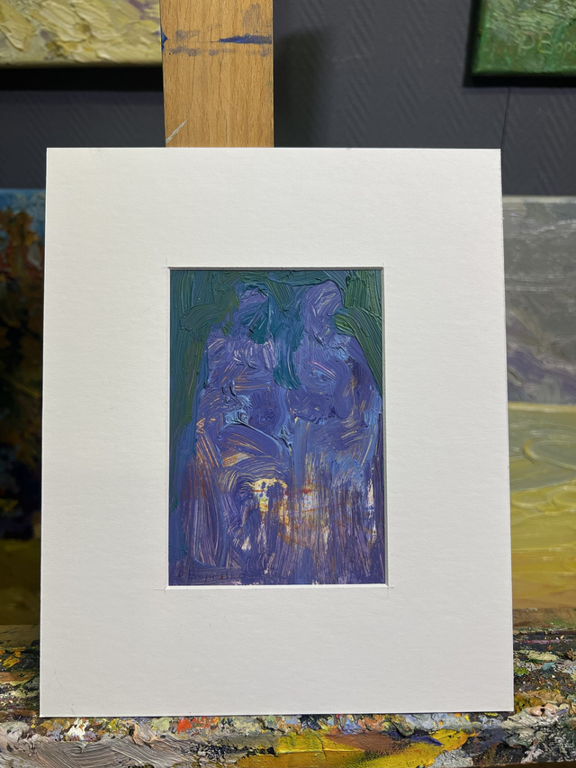Fragment 809 „Zweisamkeit im Blau“ von Rostyslav Voronko, Öl auf Karton, 2024 – zwei abstrakte Figuren in Blau und Violett.