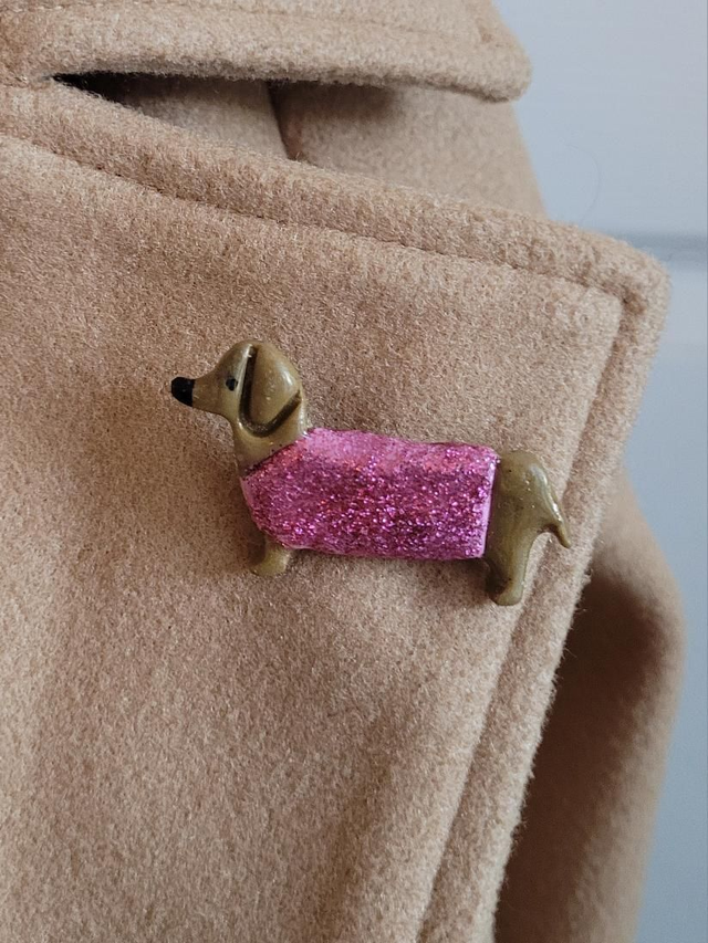 Brooch: Mini Dachshund with glitter coat brooch