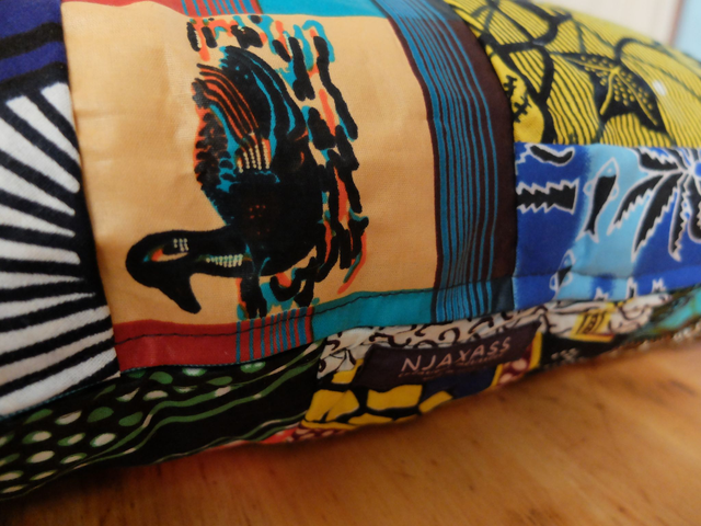 Housse de coussin patchwork en wax – Pièce unique | NJAXASS