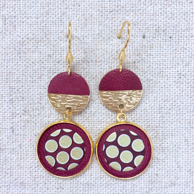 Boucles d’oreilles « Adagio » dorées, cuir bordeaux et dorées 