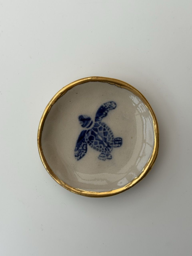 ENDANGERED - Sgraffito trinket with lustre
