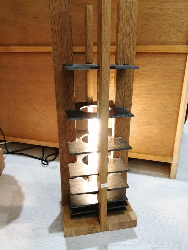 Lampe étages d'ardoise et pieds bois