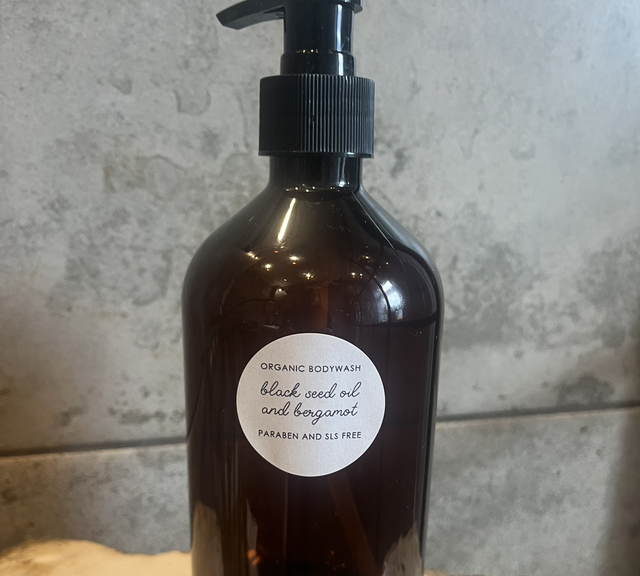 Black seed oil and bergamot shower gel