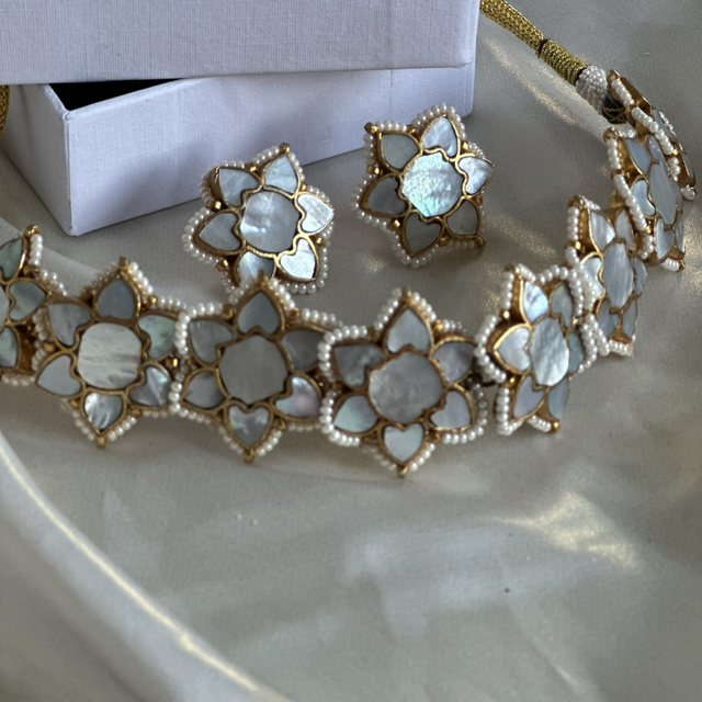 Mother of pearl white and gold set
