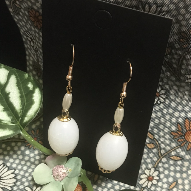 White Dangling Earrings-WDE02