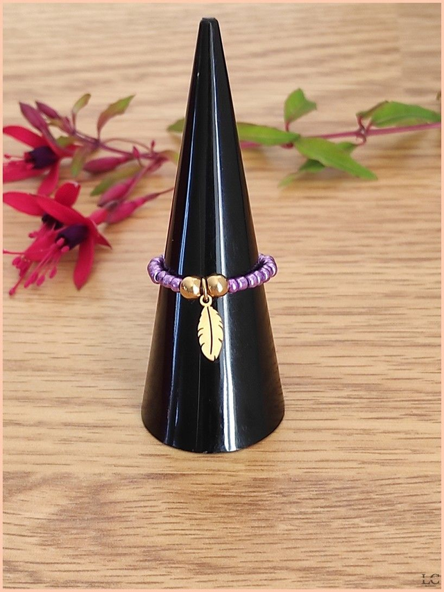 Bague élastique, perle de rocaille, avec breloque