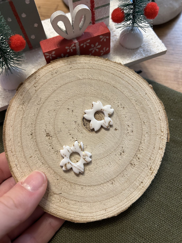 Suzanne blanche feuille d’or 