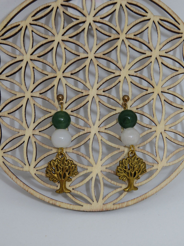 Boucle d'oreille verte et blanche et arbre de vie 