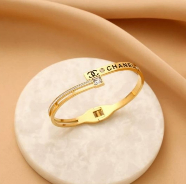 Bracelets CH doré