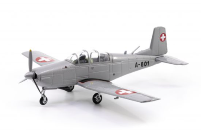 Pilatus P-3 A-801 inkl. Chromständer von Arwico