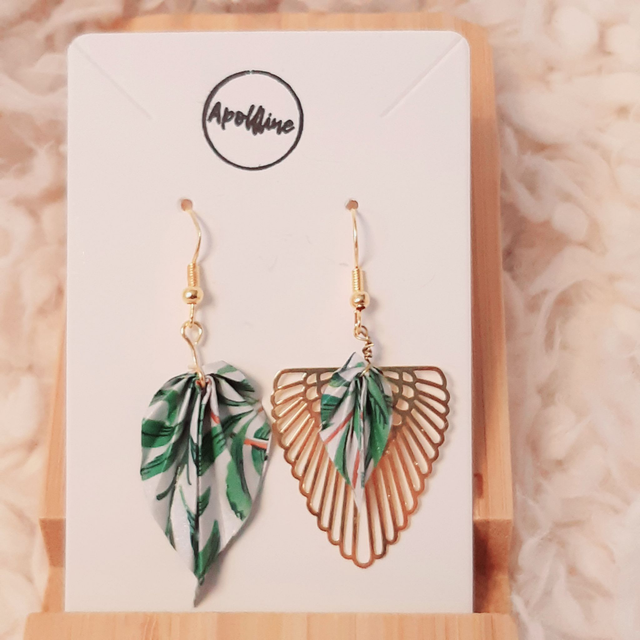 LES DIFFÉRENTES – boucles d&#039;oreilles asymétriques en origami