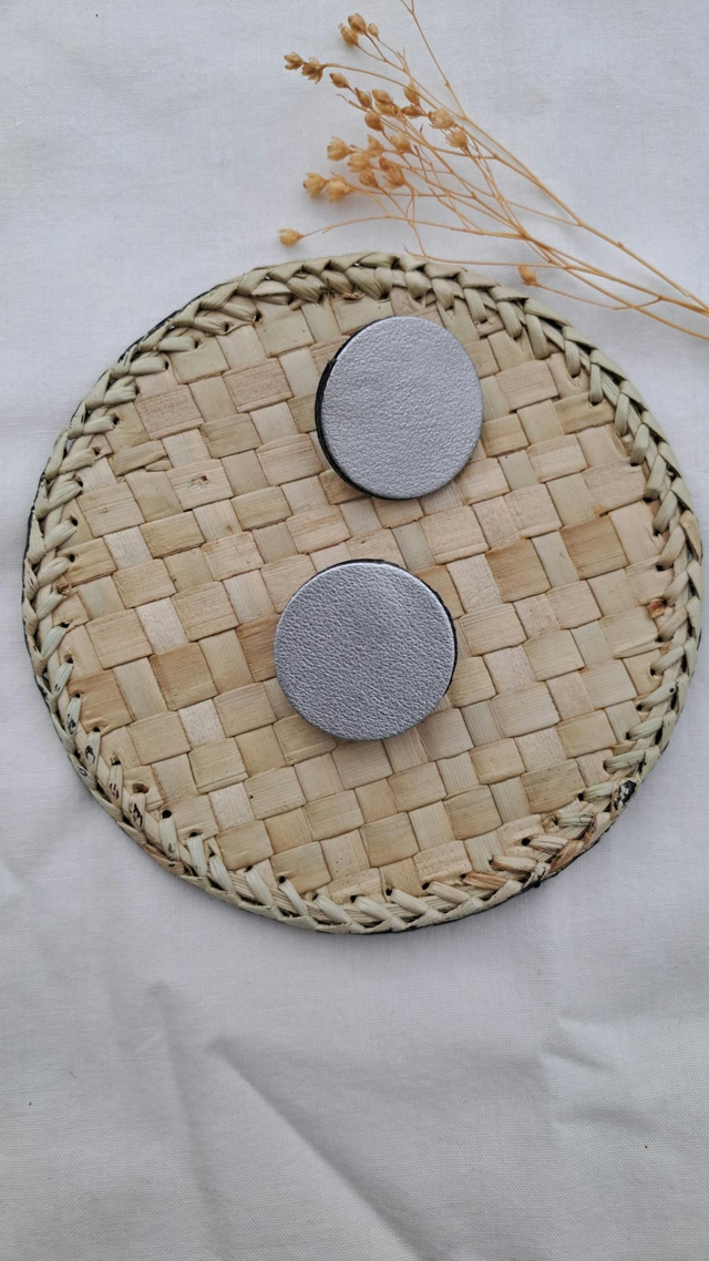 Boucles d'oreilles rondes en matières végétales de pommes 