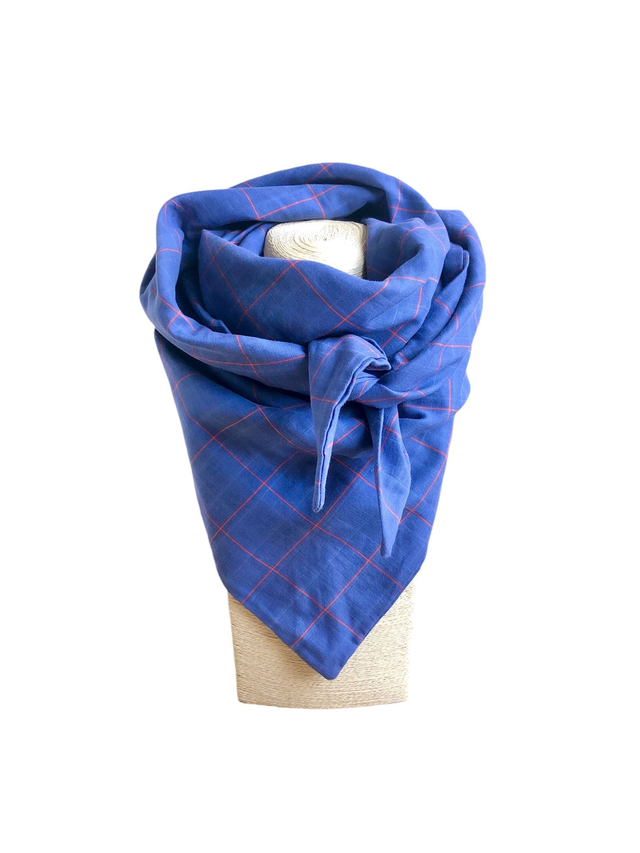Foulard triangle - grille - bleu et lignes rouges
